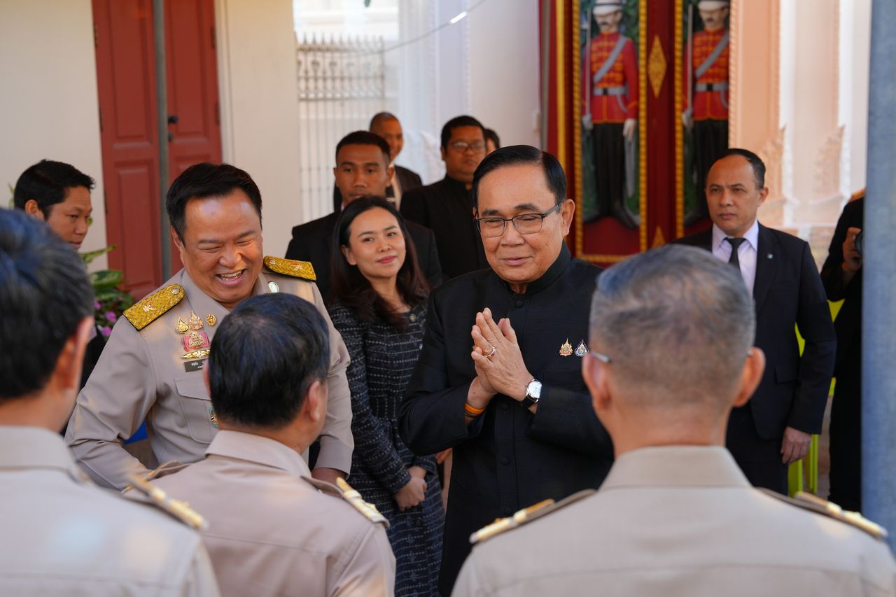 “大树” 鼓励 “阿努廷” 会面时恭敬“最高宗教领袖”