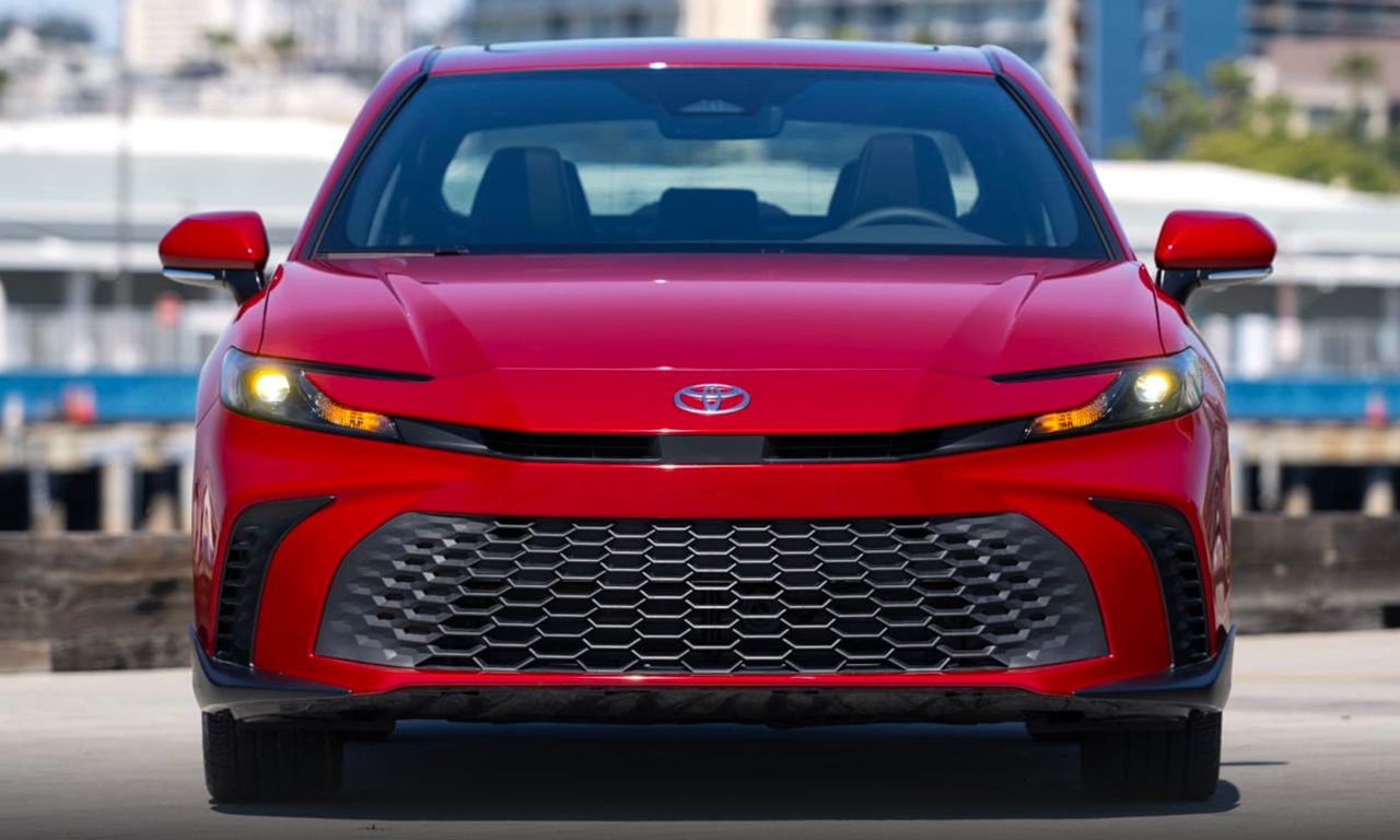 突破帅气的三重环 Toyota New Camry Nightshade Edition