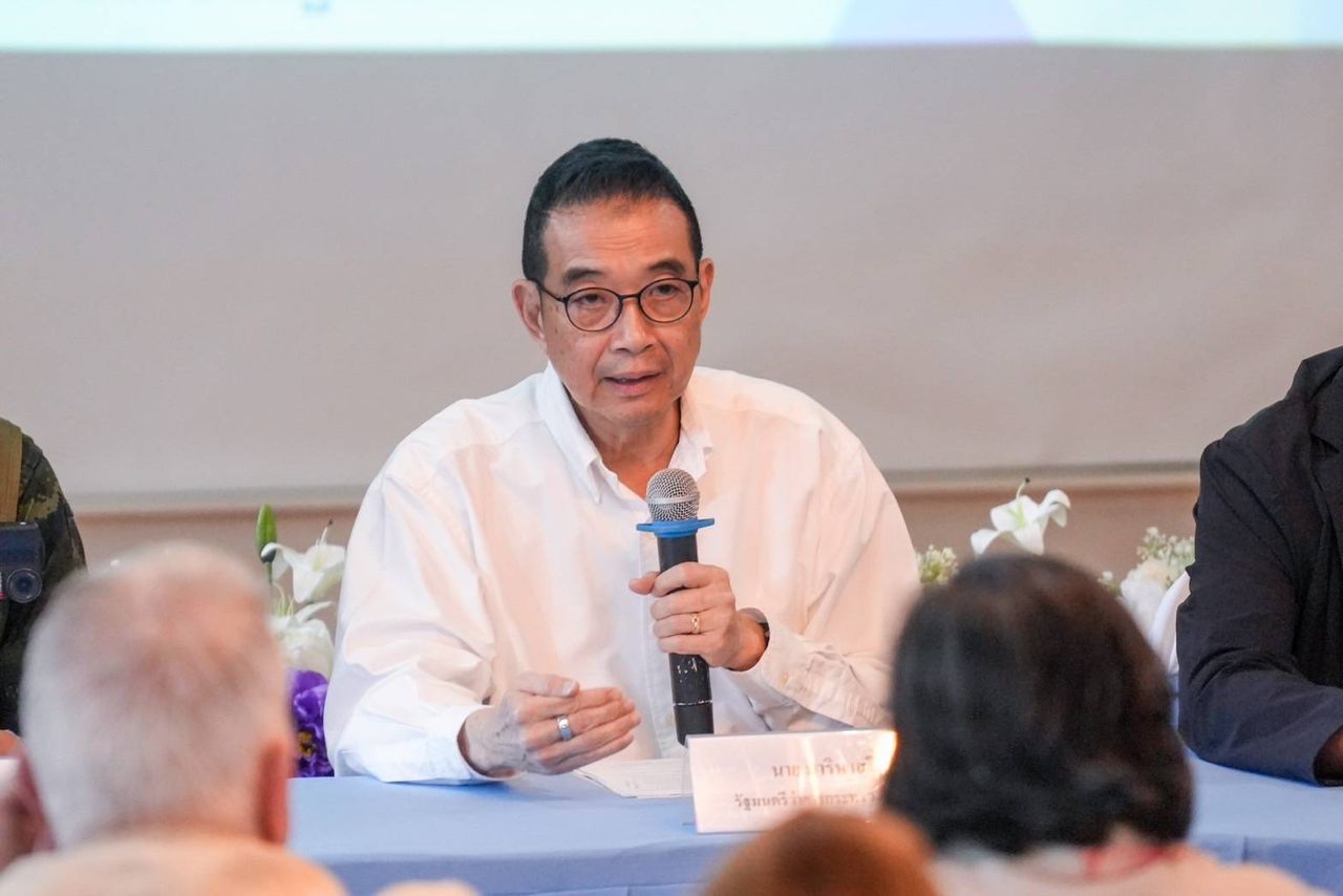 “马丽斯”率领外交使团参观边境雷区，建议渥太华公约重新考虑对柬援助