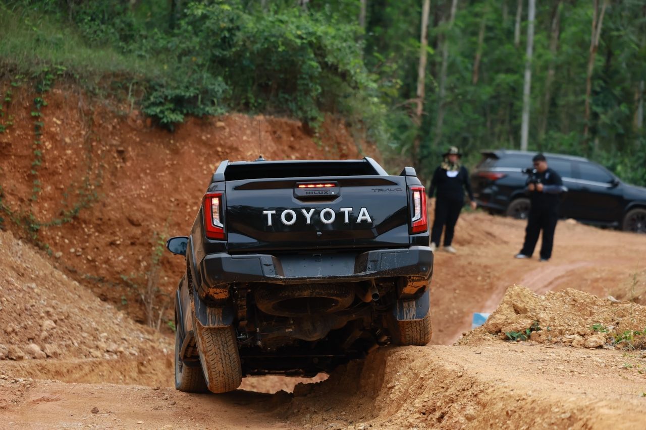 试驾评论：丰田Hilux TRAVO OVERLAND 4TREX Plus 灵活转向，柔和减震
