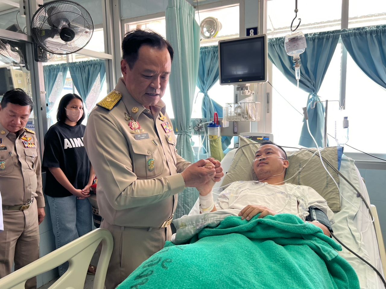 “阿努廷”急飞探望因踩雷失去腿的第八位士兵，警告柬埔寨不要逃避责任