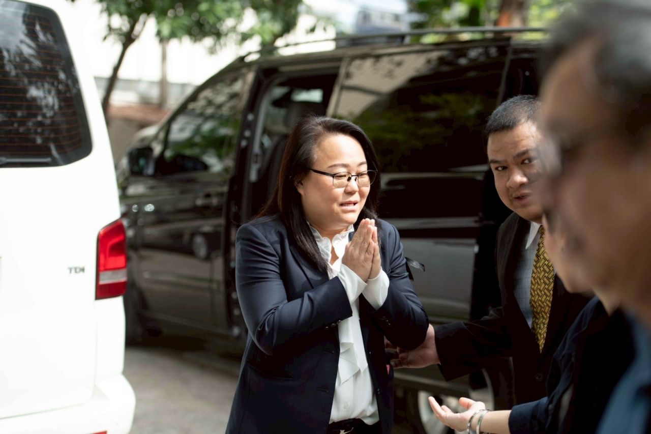 人民力量党推出前泰国自豪党“背叛”议员,举家加入“比格庞”