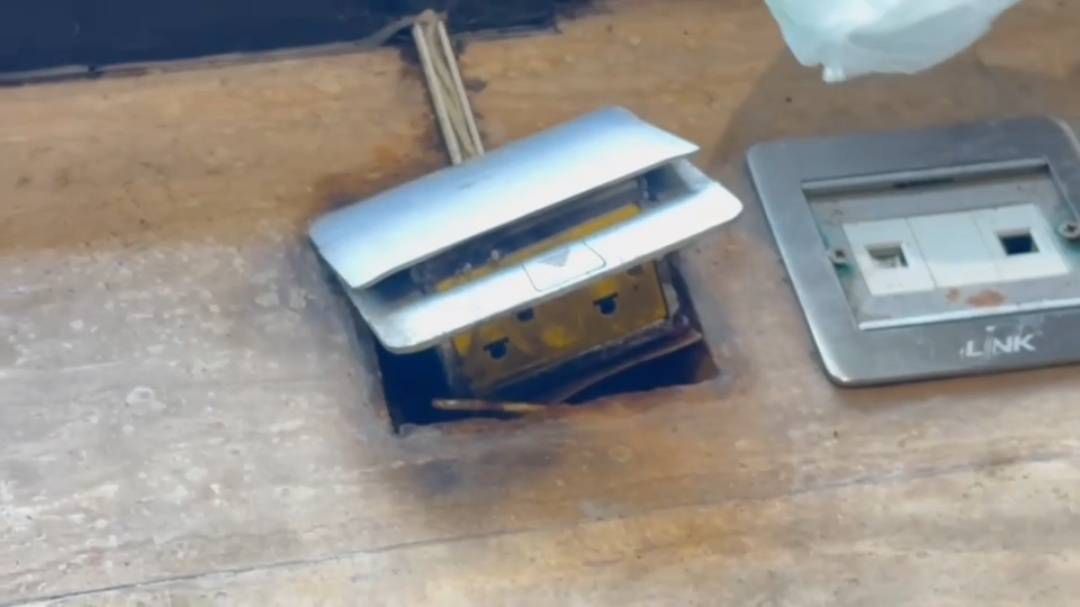 “瓦乍拉” 抱怨耗资200亿的新议会大楼混乱不堪:白蚁侵蚀楝树木材、漏水、天花板开裂