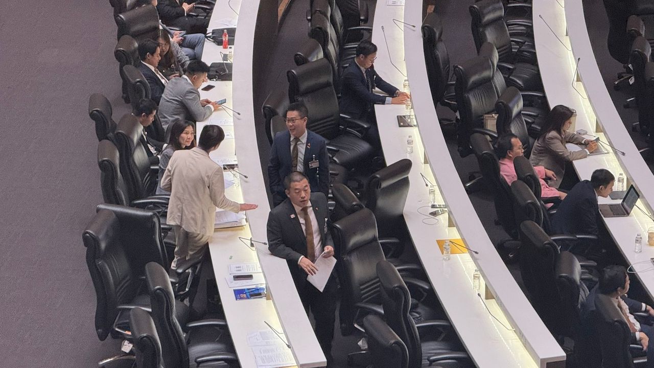 议会通过《养老彩券法案》，在“英克”管理下会议气氛热烈