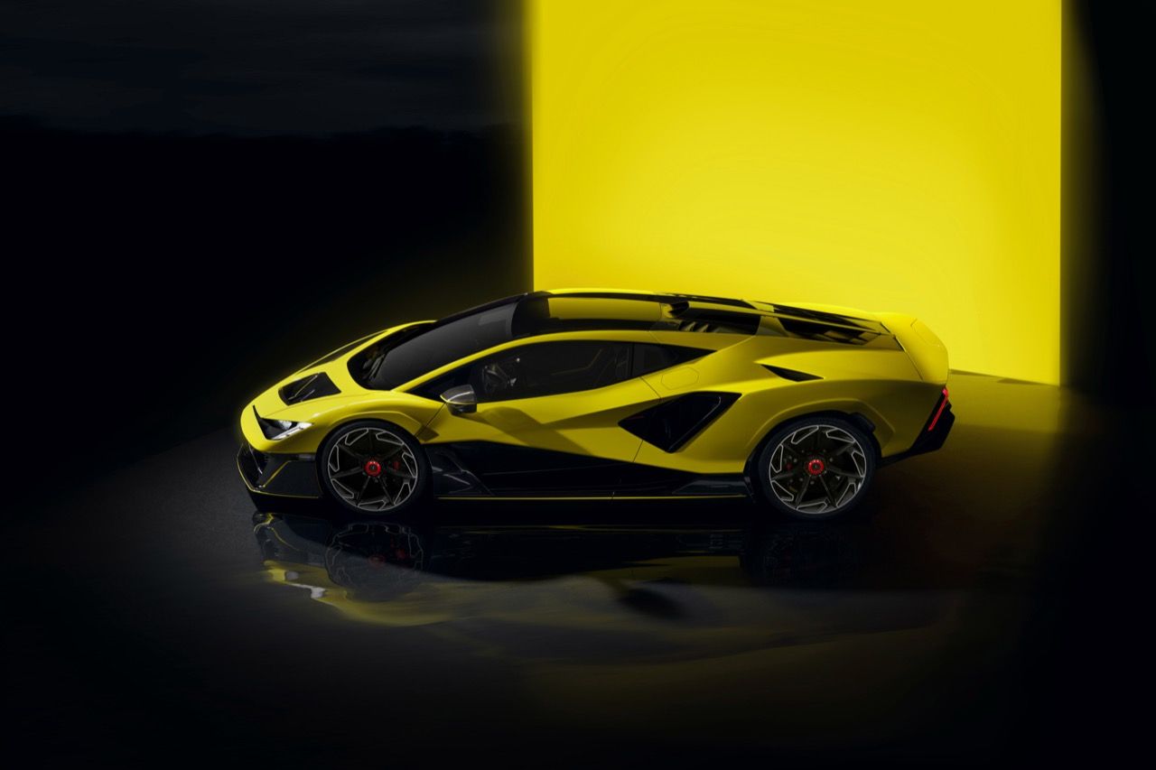 发布历史最强的 Lamborghini Fenomeno V12