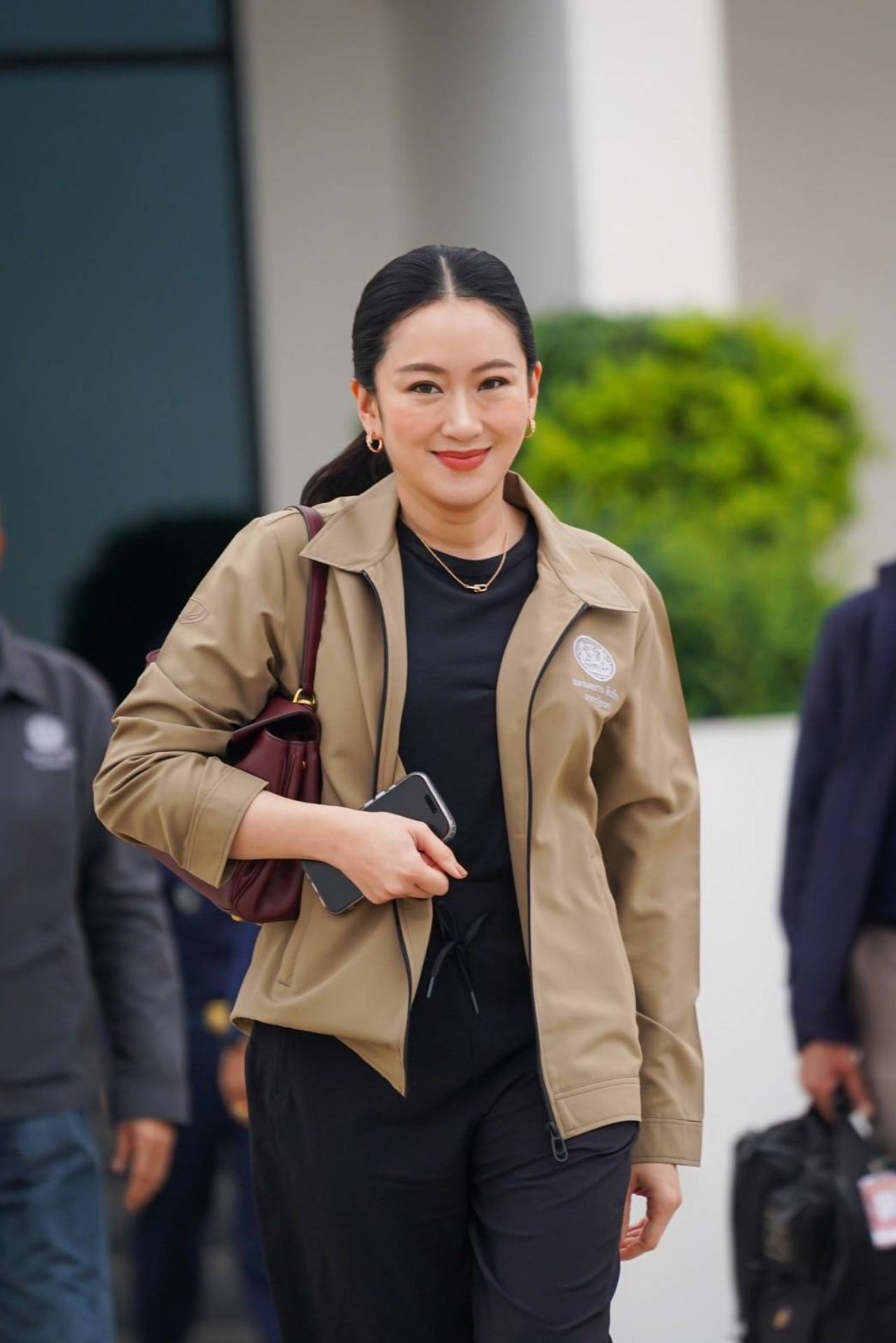 总理将内部沟通留给尊重意见，称需要与“阿努廷”对话以回应修宪要求