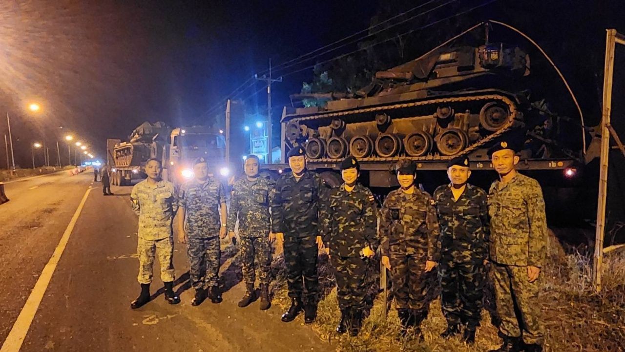 泰国军队撤回边境重型武器 移动两辆坦克返回驻地沙拉武里府