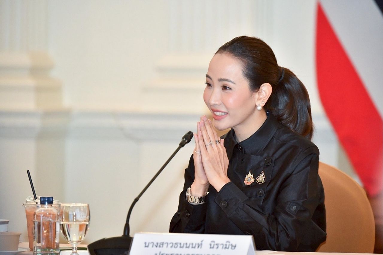 “坦纳农” 首次参加内阁配偶委员会会议,通过活动计划以纪念“尊敬的王后”