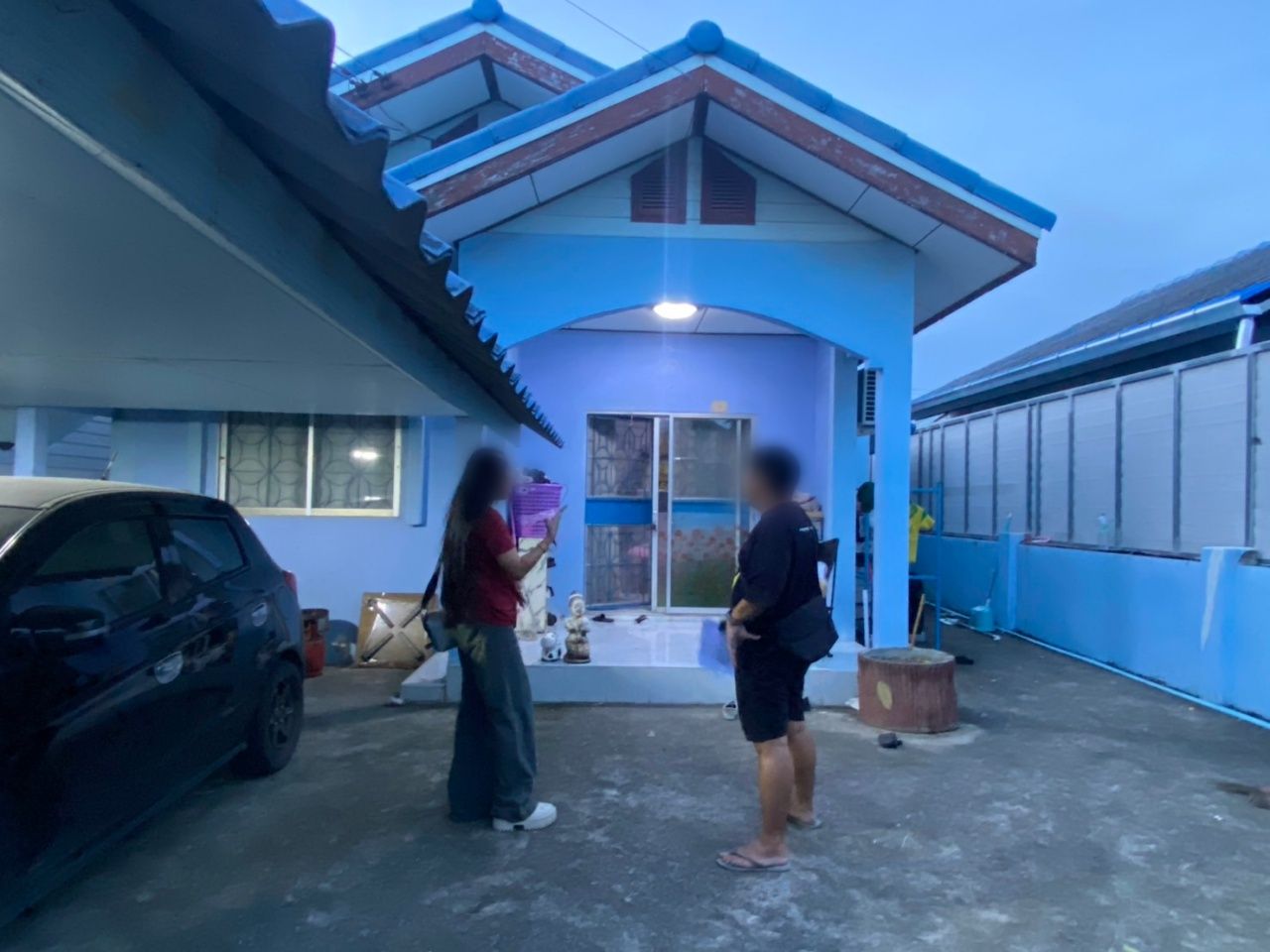 追捕假警冒充者诱骗14岁女孩进树林 幸运逃生