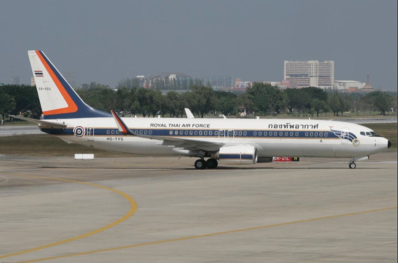 皇家飞机 BOEING 737-800