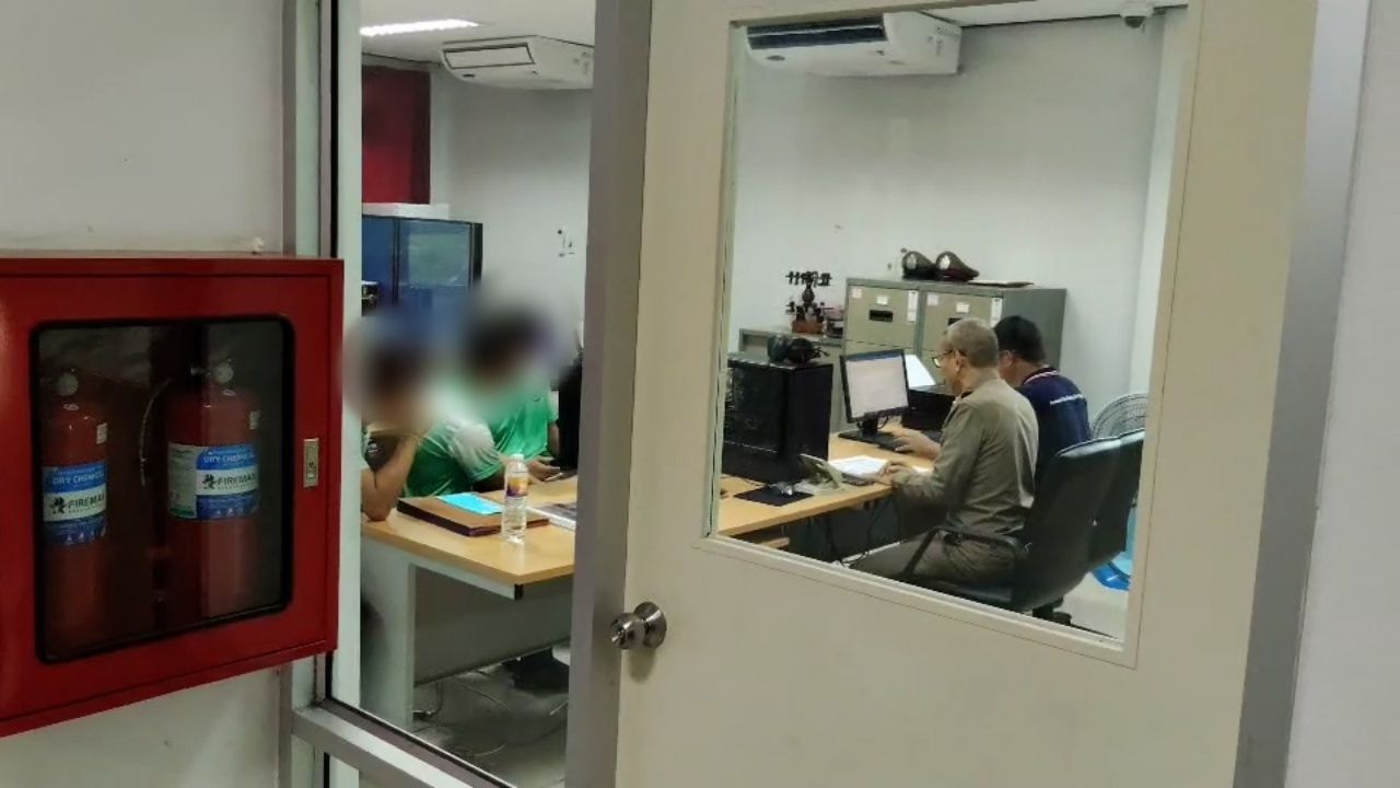 警方解释将13岁学生遣返回国的争议 同情孩子但需依法行事