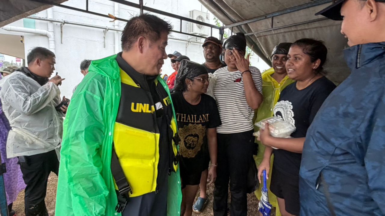 “塔纳玛斯” 撤离合艾上千居民 离开洪水重灾区 加紧运送食物至居民手中