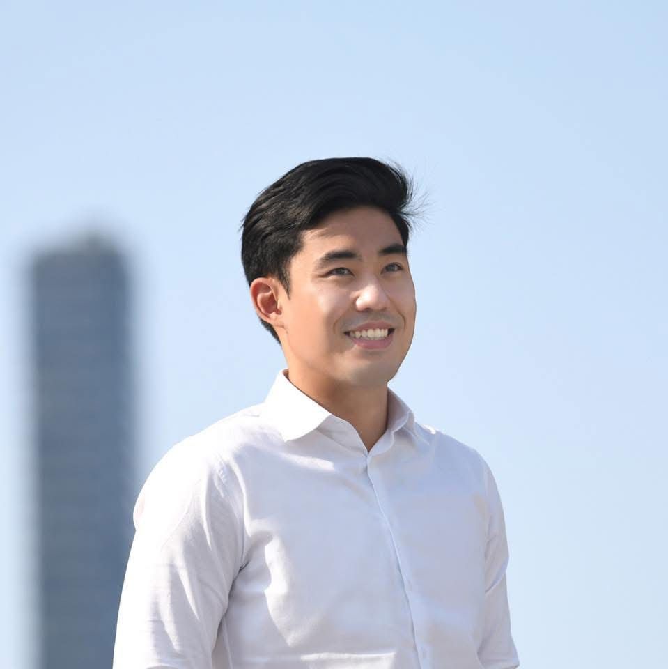 民主党否认“阿披实”对“半人一人计划”的负面评论，只是指出其对民众的短期帮助