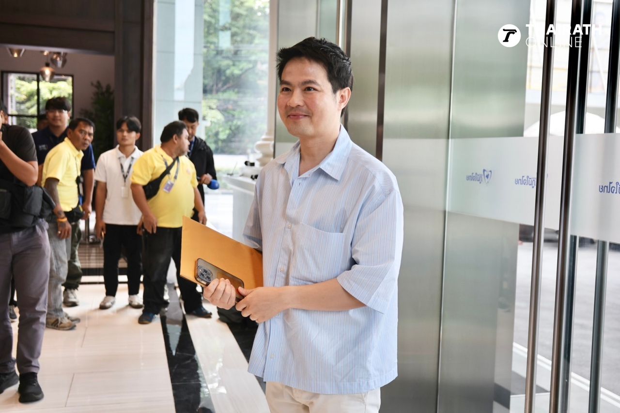 “总理阿努廷”尚未入党 “皮拉班-纳特蓬”送花致贺