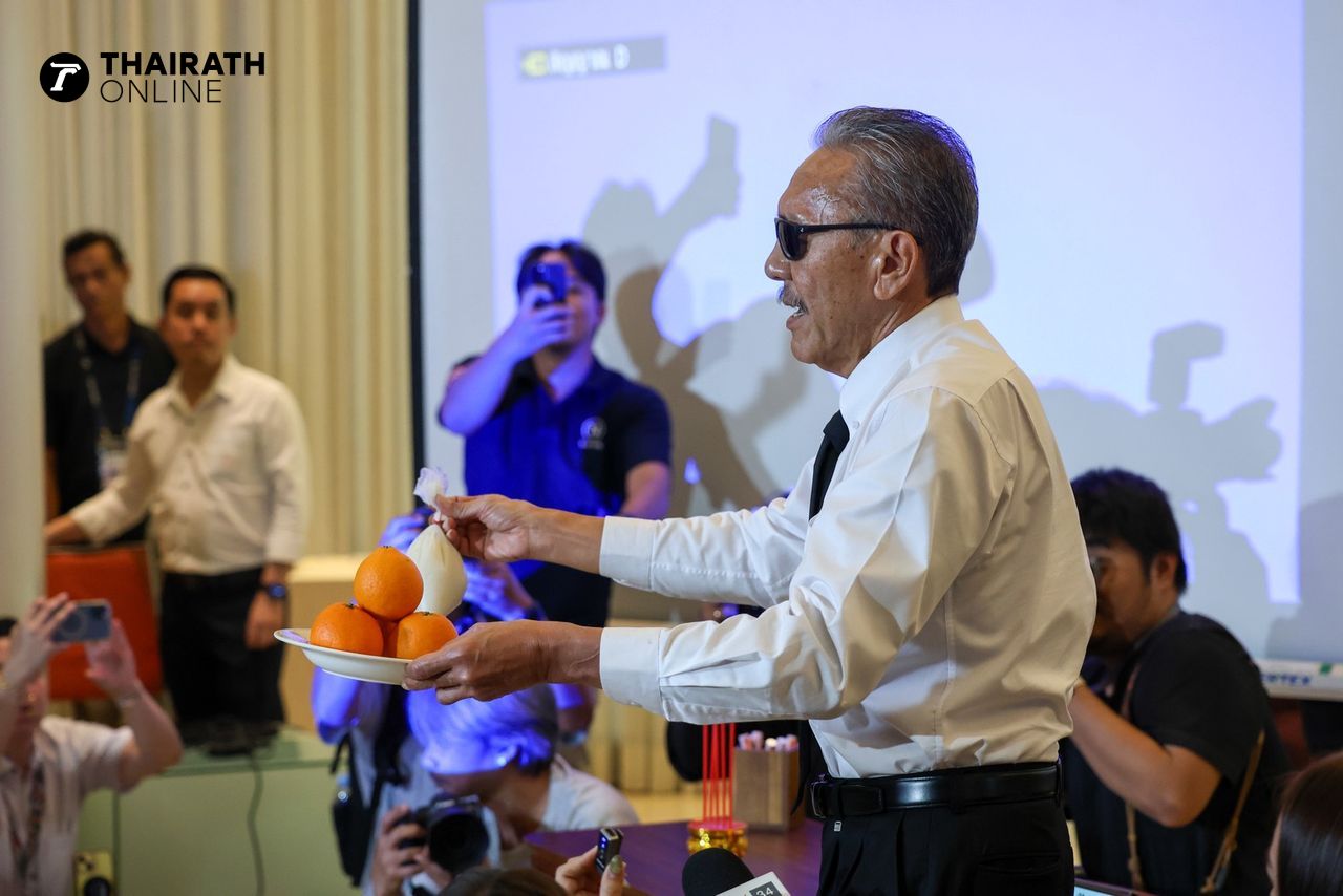 “楚威”反击“威洛”，坚称未受雇推翻橙党，展示与“大红”亲密聊天记录但从未谈政治