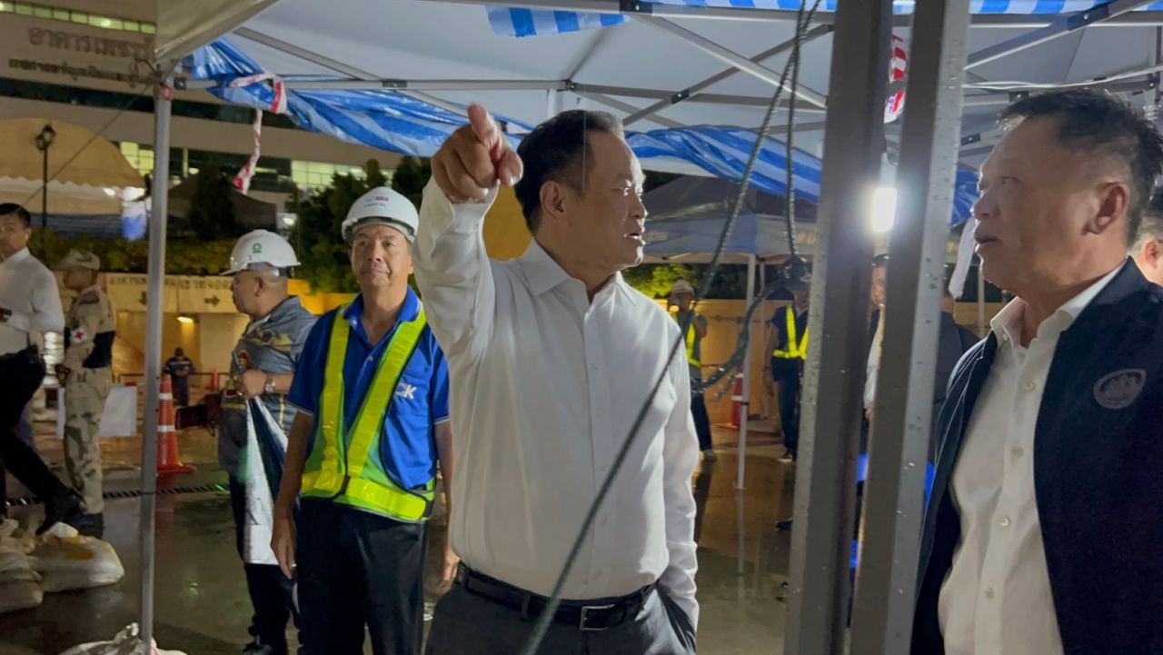 总理与内政部常务秘书-市政工程总监视察三森路道路维修进展