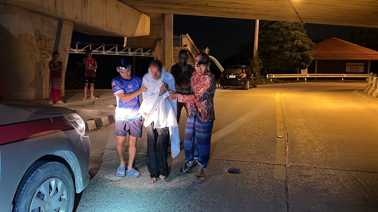 缅甸男子报告水中尸体，警察用棍子拨弄后尸体竟惊醒，吓得几乎逃跑