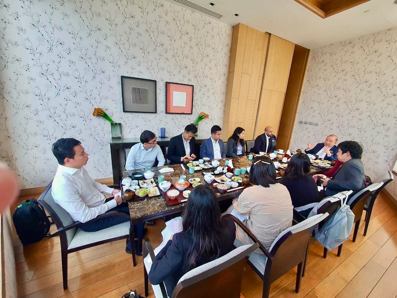 “พิชัย” ชวน外国投资者投资泰国，敦促“新政府”推动出口复苏，加快解决泰铢升值及家庭债务问题