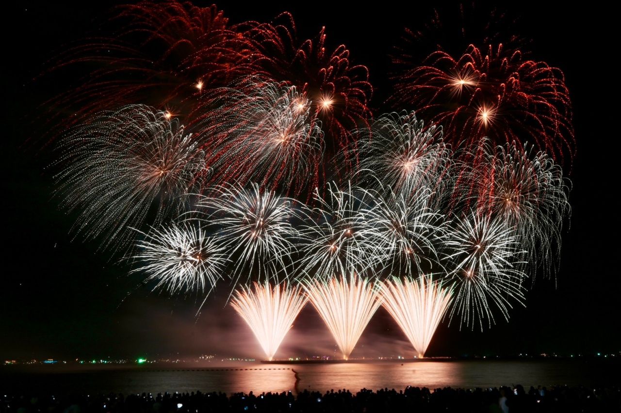 “2025芭堤雅烟花节”精彩绝伦震撼惊艳游客