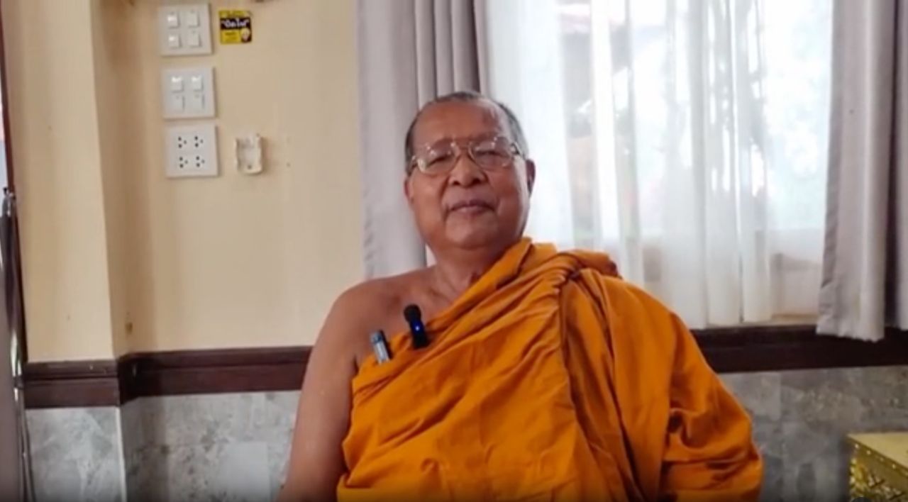 “隆普马哈诺伊” 承认确为本人照片，与裸露照片相符，但拍摄已久