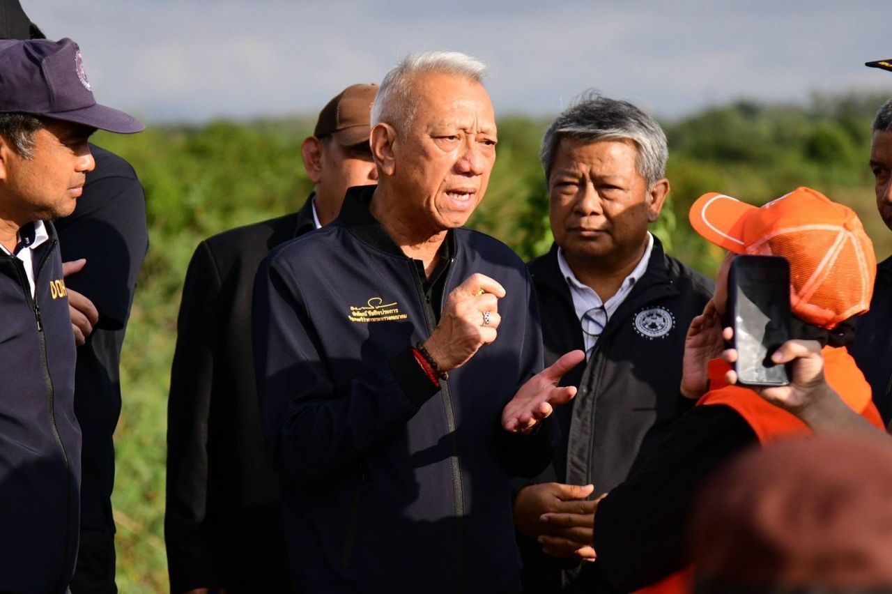 “พิพัฒน์” 命令交通部加紧勘查并计划修复道路,为新一轮降雨做准备,称赞帕塔尼迅速恢复