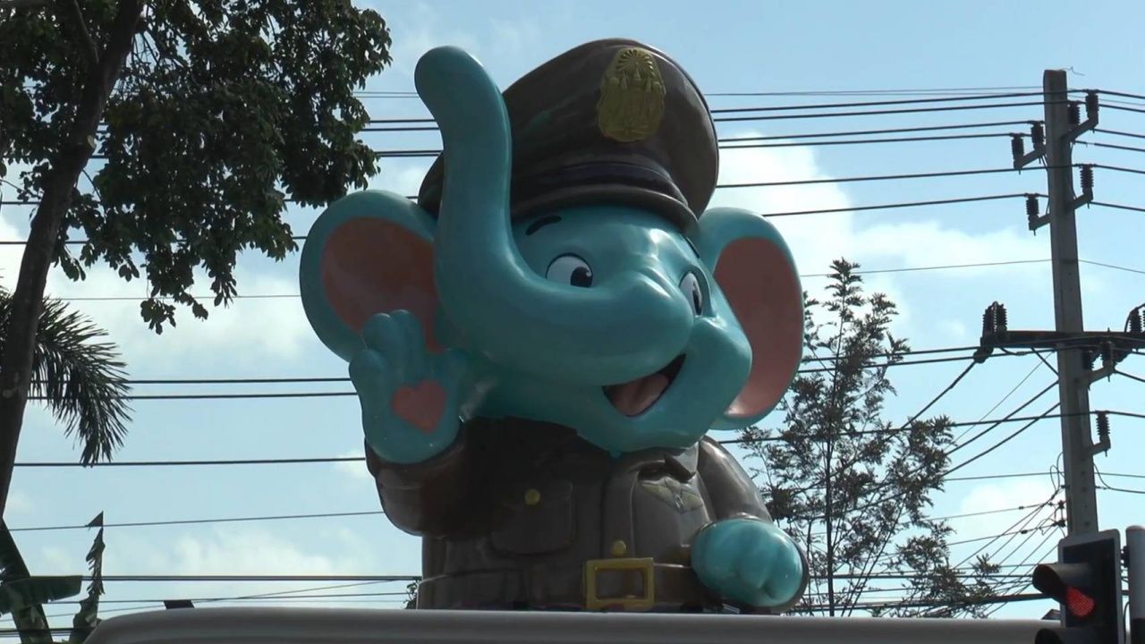 轰动!考艾新形象警察岗亭,小象可爱挥手迎游客