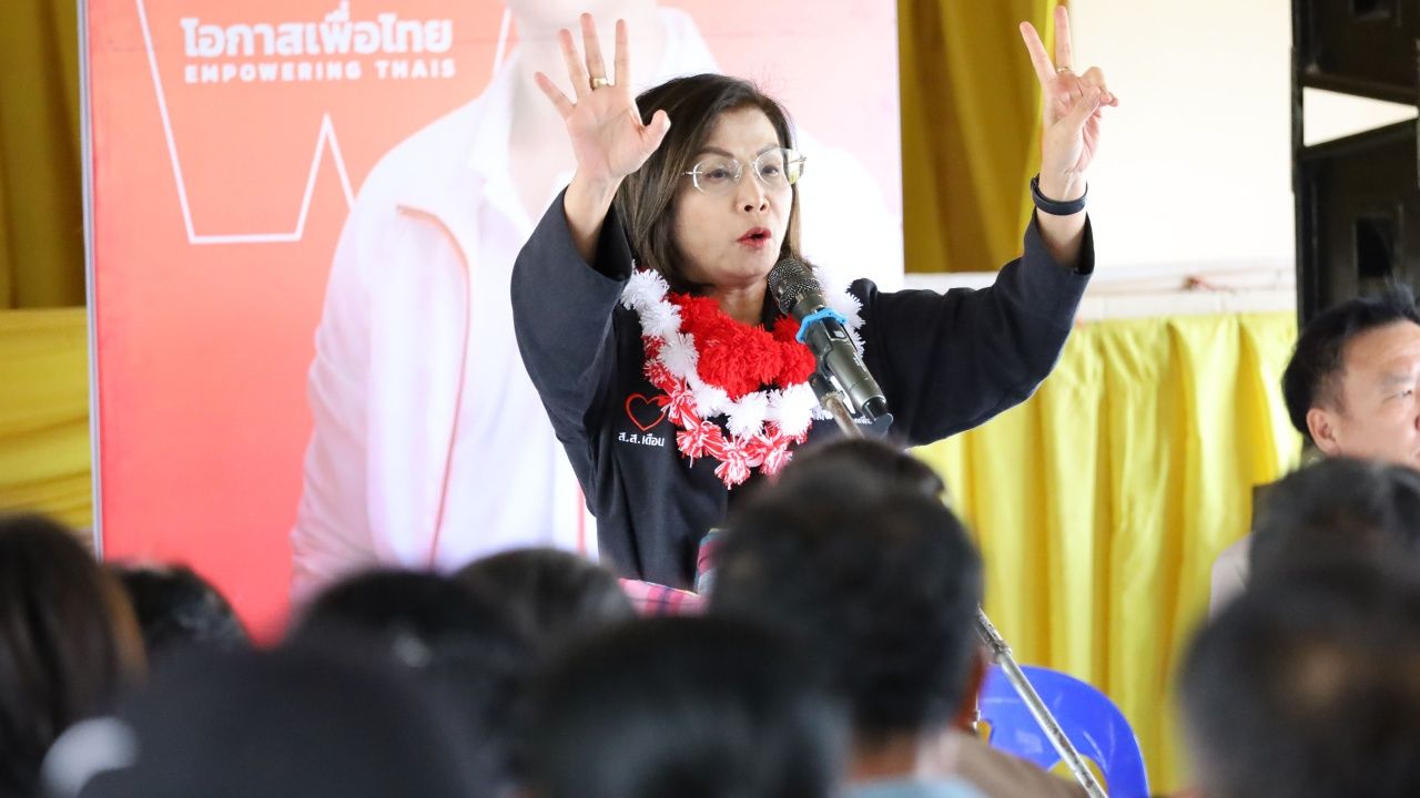 “孟朋”携“帕帕贾姆”在那空拍侬省各乡镇演讲，号召全省支持泰党以延续所有政策