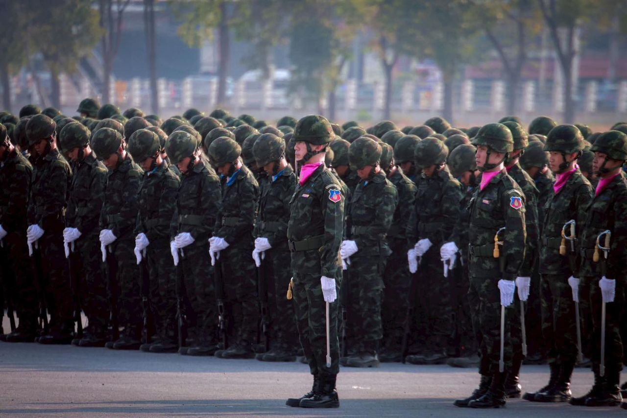 陆军司令主持陆军日阅兵仪式，宣誓保卫国家、宗教、君主和人民