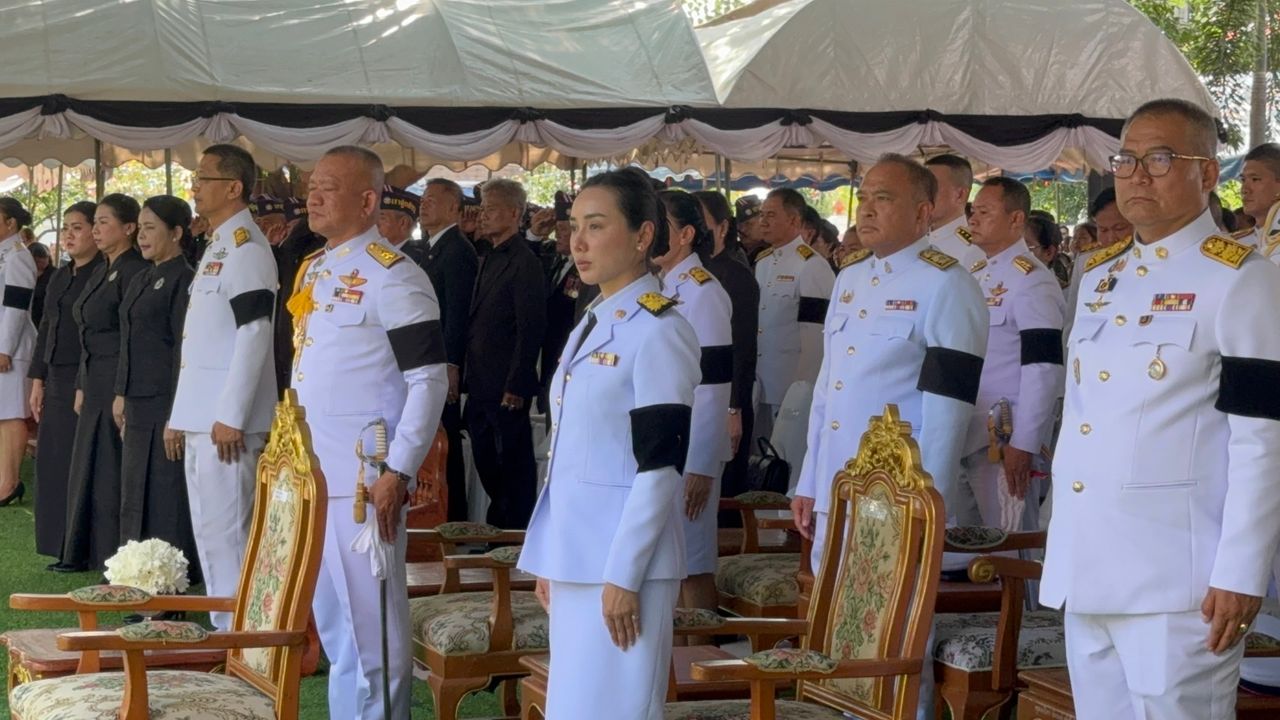 “巴色” 参与บ้านผือ加油站的悼念活动 - “ลิณธิภรณ์” 参加“ส.อ.อัมรินทร์”的皇家火化仪式
