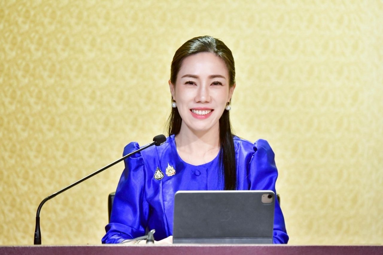 长假期间要求货车暂停运输以便民众返乡