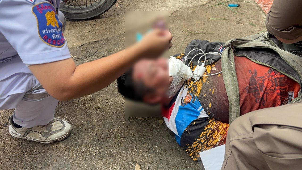 疯狂男子醉酒袭警，协助摩托车事故遇袭