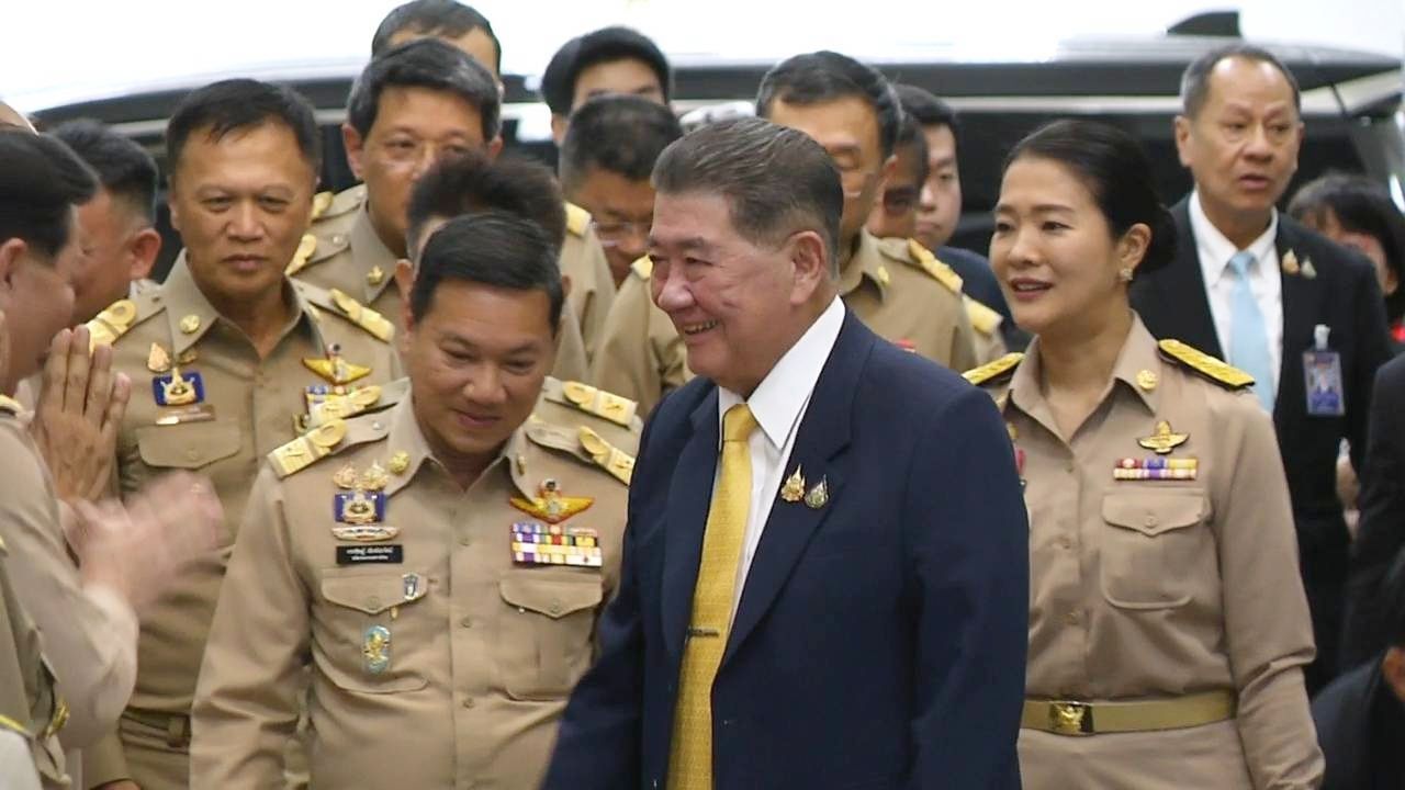“普密他玛” 向内政人员传达政策，安努汀辞职后自称感觉如同内政部长