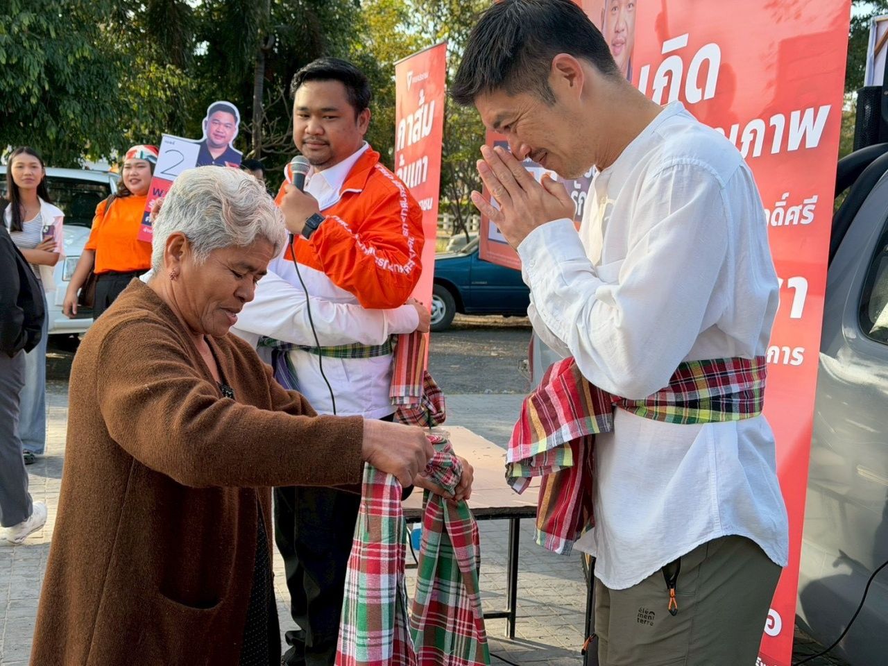 “塔纳通”前往伊桑呼吁支持人民党，推选“特通”为总理，指出需要坚定面对阻力