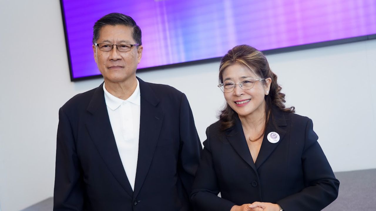 “帕拉顿·巴探他布特中将”：泰国建泰党总理候选人之一的生平