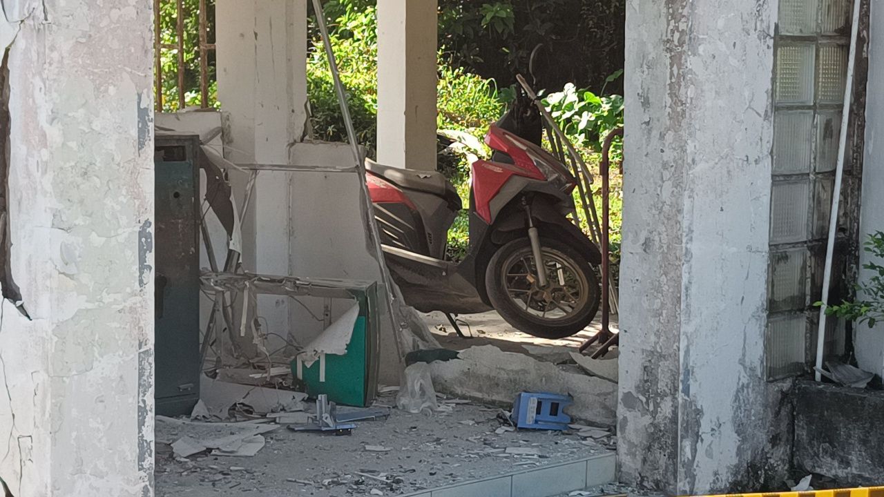 ATM 炸弹袭击搅动纳拉蒂瓦，绑保安并抢劫两支猎枪