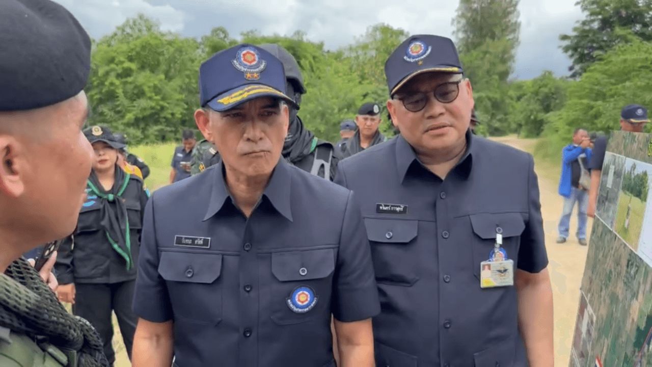 萨赫·博德前往农赞村，指责洪森不笨但狡诈，呼吁柬埔寨人撤回国