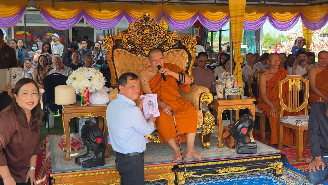 祭奠“鲁昂浦石拉”肖像雕塑四周年，香点出本期幸运号码