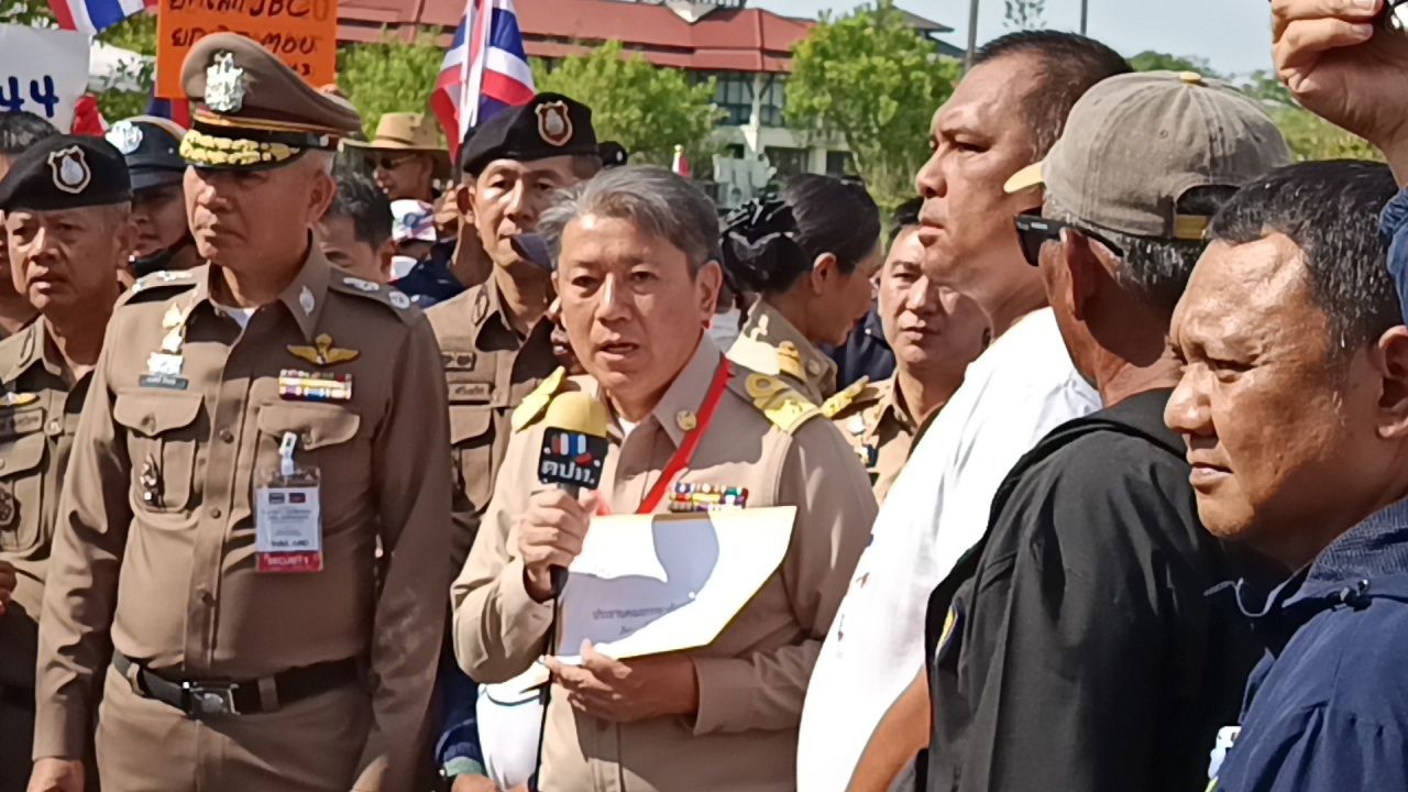 KPT示威者突袭尖竹汶 反对泰柬联合边界委员会会议 警方200人维持秩序