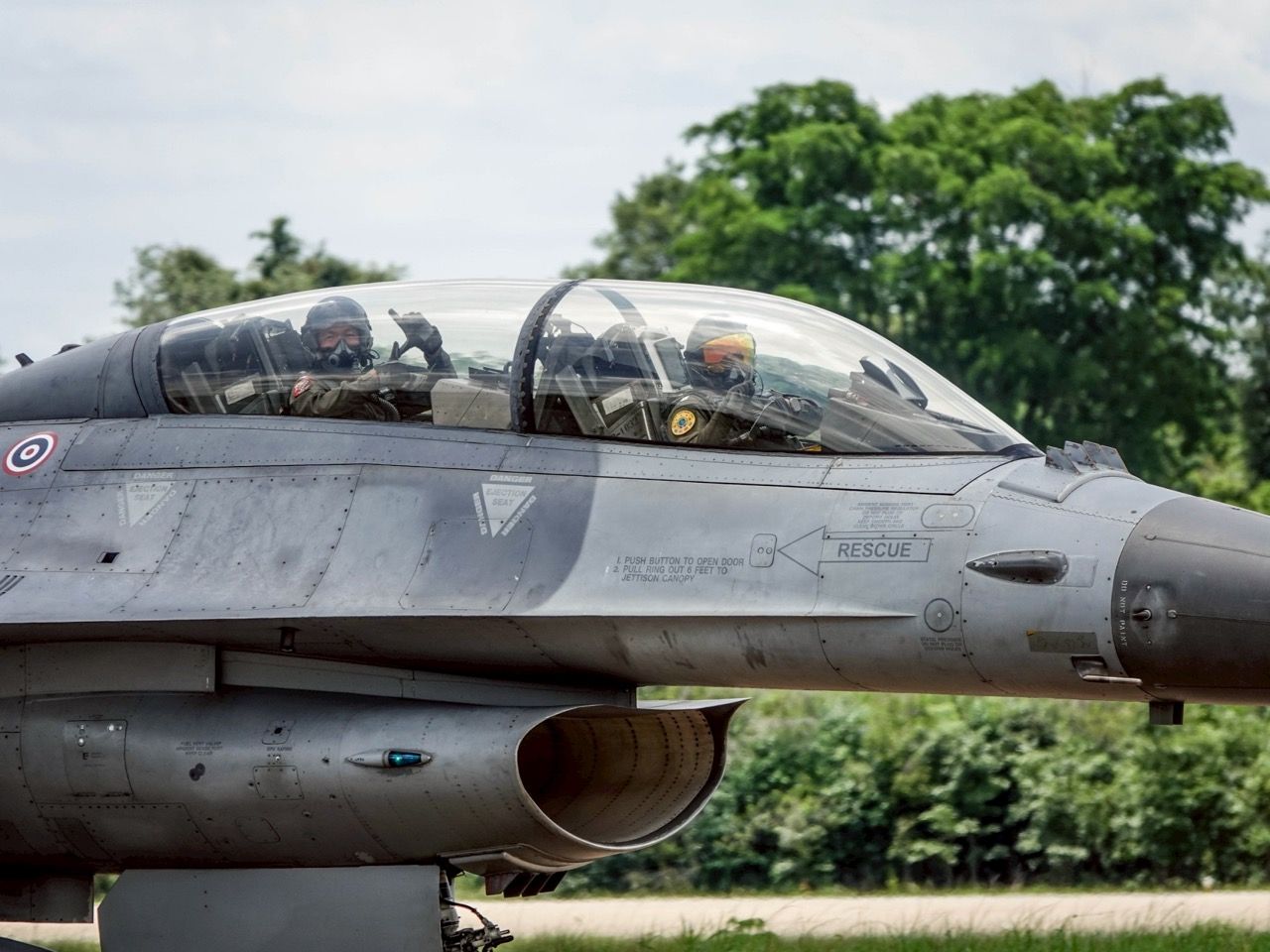 泰国空军 F-16 从美国加油机进行空中加油