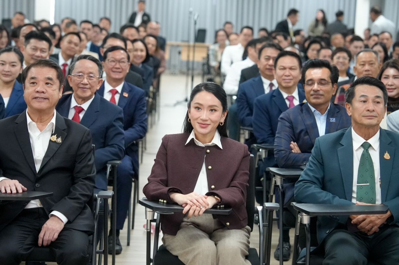 帕蓬他娜·西那瓦宣布辞去为泰党党魁职位，仍然是党员
