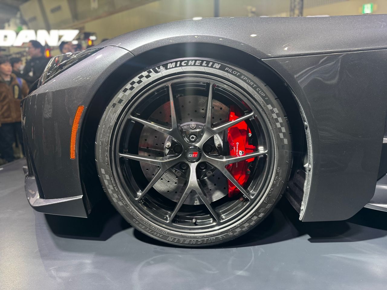 东京漂移：观看TOYOTA GR GT和GR GT3超级旗舰跑车首次漂移表演