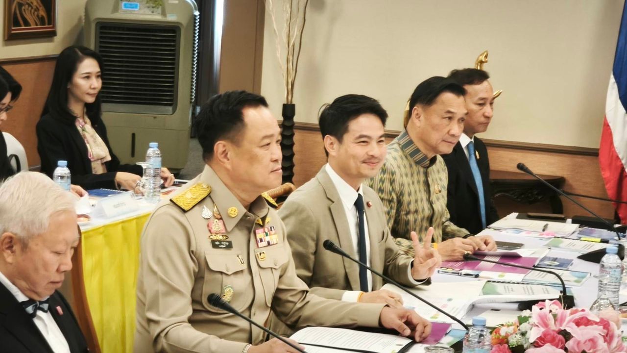总理未回答是否在今年12月解散议会，选委会指出，如分开进行MOU 43-44，将增加十亿预算