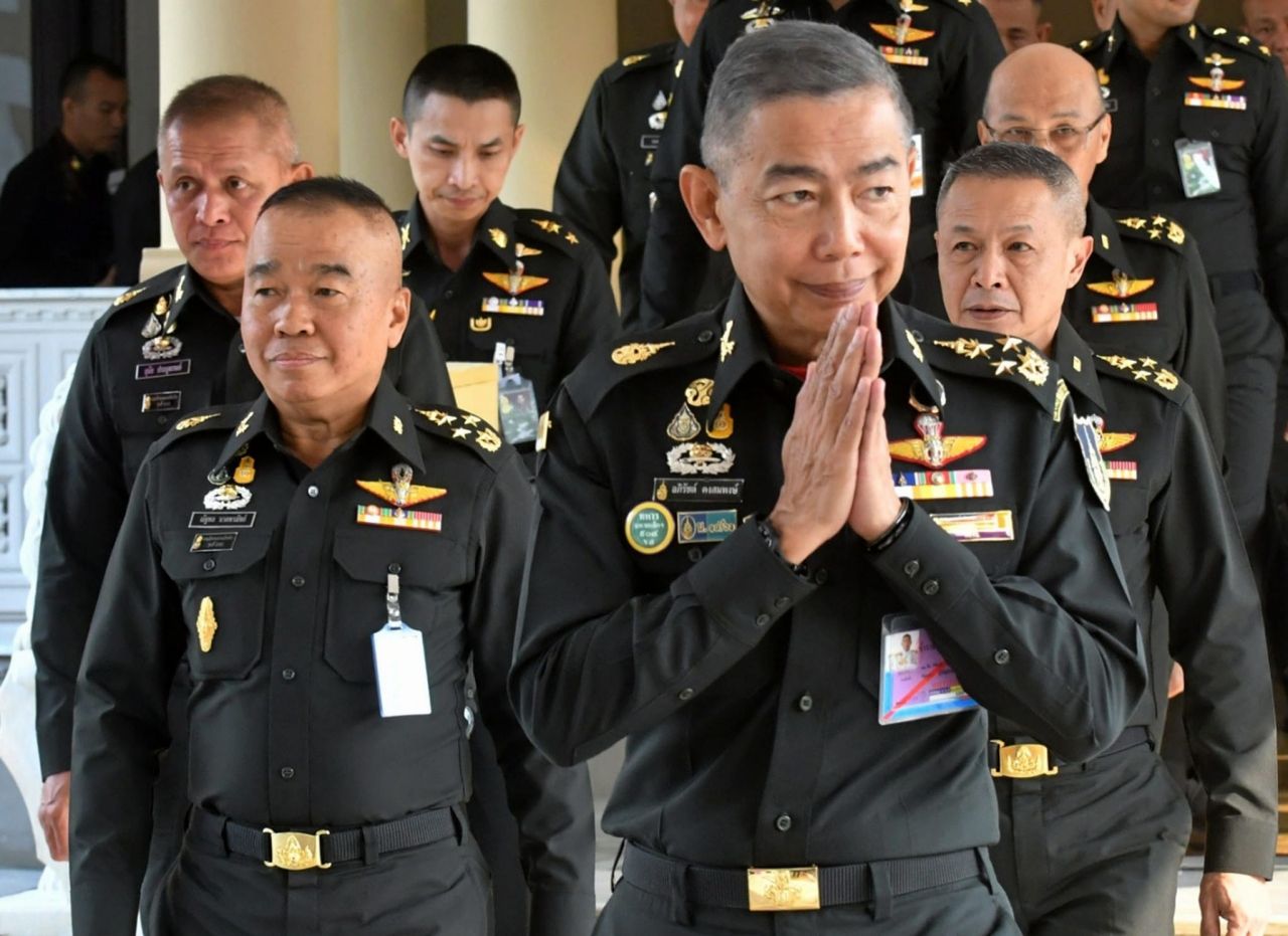 “小乐 - 纳塔蓬·纳帕尼奇上将”的简介 在阿努廷政府中担任国防部长
