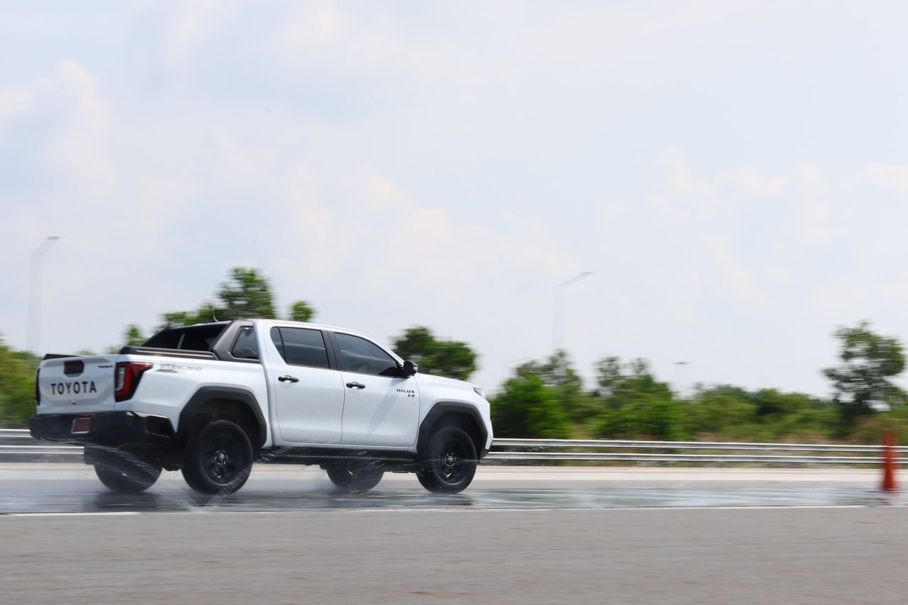 试驾评论：丰田Hilux TRAVO OVERLAND 4TREX Plus 灵活转向，柔和减震