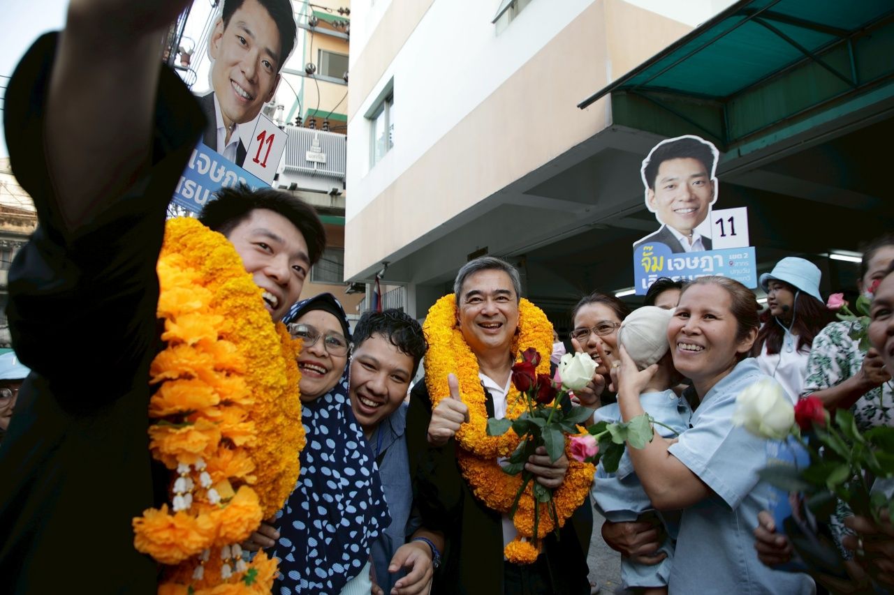 “阿彼世-沙功提” 拉票，恳请曼谷民众给予民主党机会解决问题