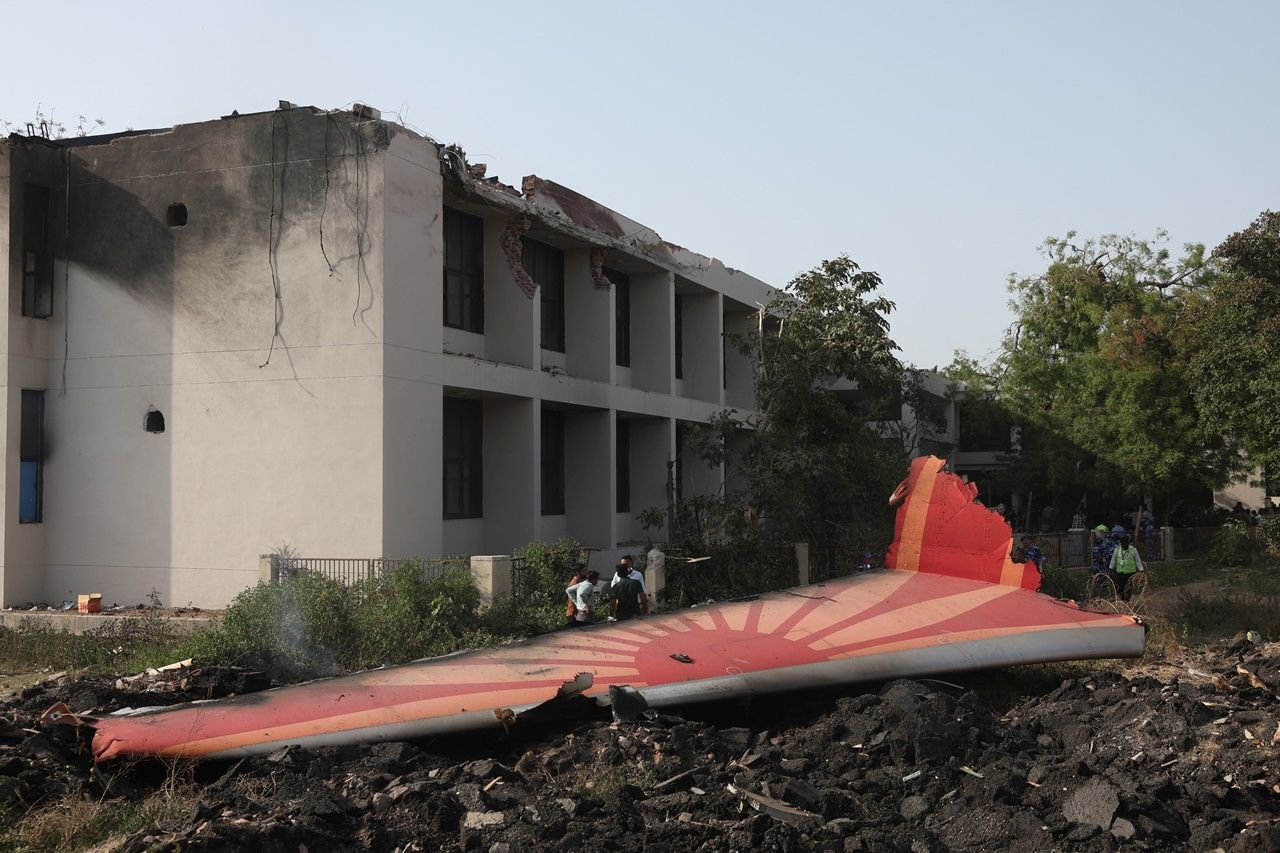 是什么导致印度航空坠机，241人遇难？