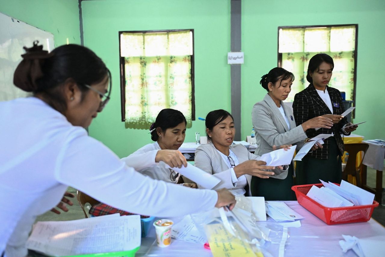 不出意料，缅甸军方支持的政党在第一阶段选举中胜出，几乎囊括下议院席位的90%