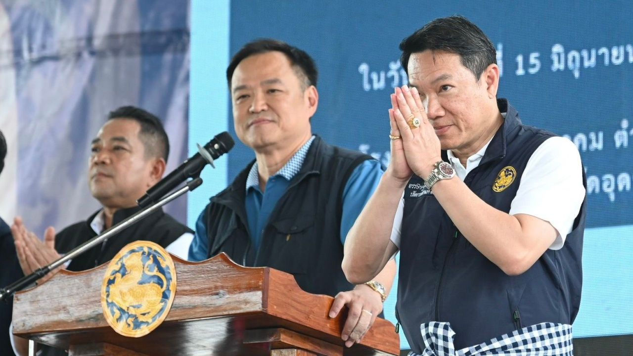 “阿努廷” 认为总理“英”不会主动解散议会