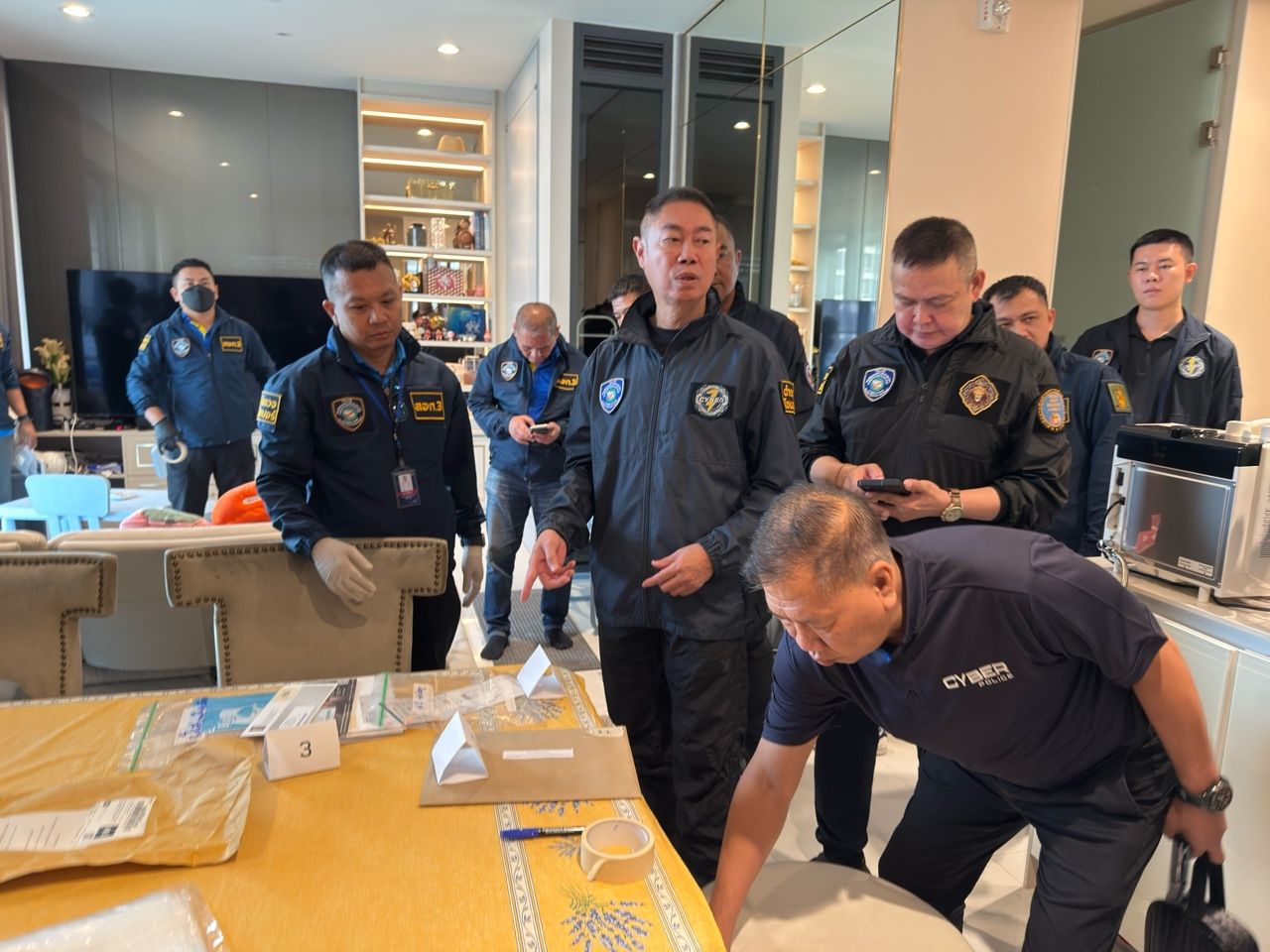 查封价值4亿的财产,“梁拍”网络牵涉柬埔寨诈骗团伙包括豪华公寓和奔驰车