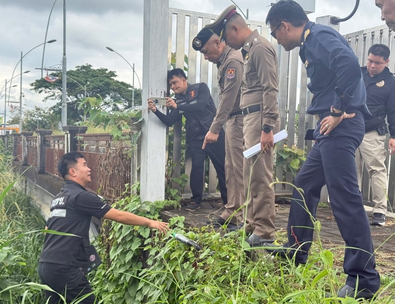 严格检查清盛-湄赛边境的网络和移动信号塔，高度超出限制